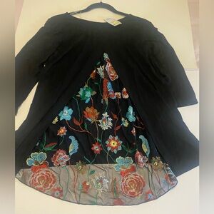 NWT Cha Cha Vente Black  Quarter Sleeve Top w/Sheer Back Embroidered Design